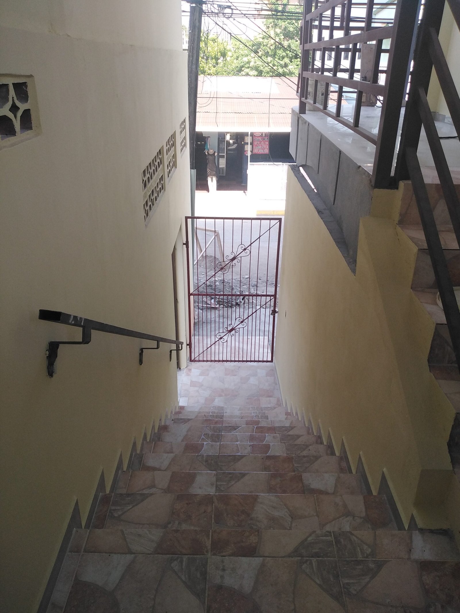 Galería de Edificio de locales, Potrerillos