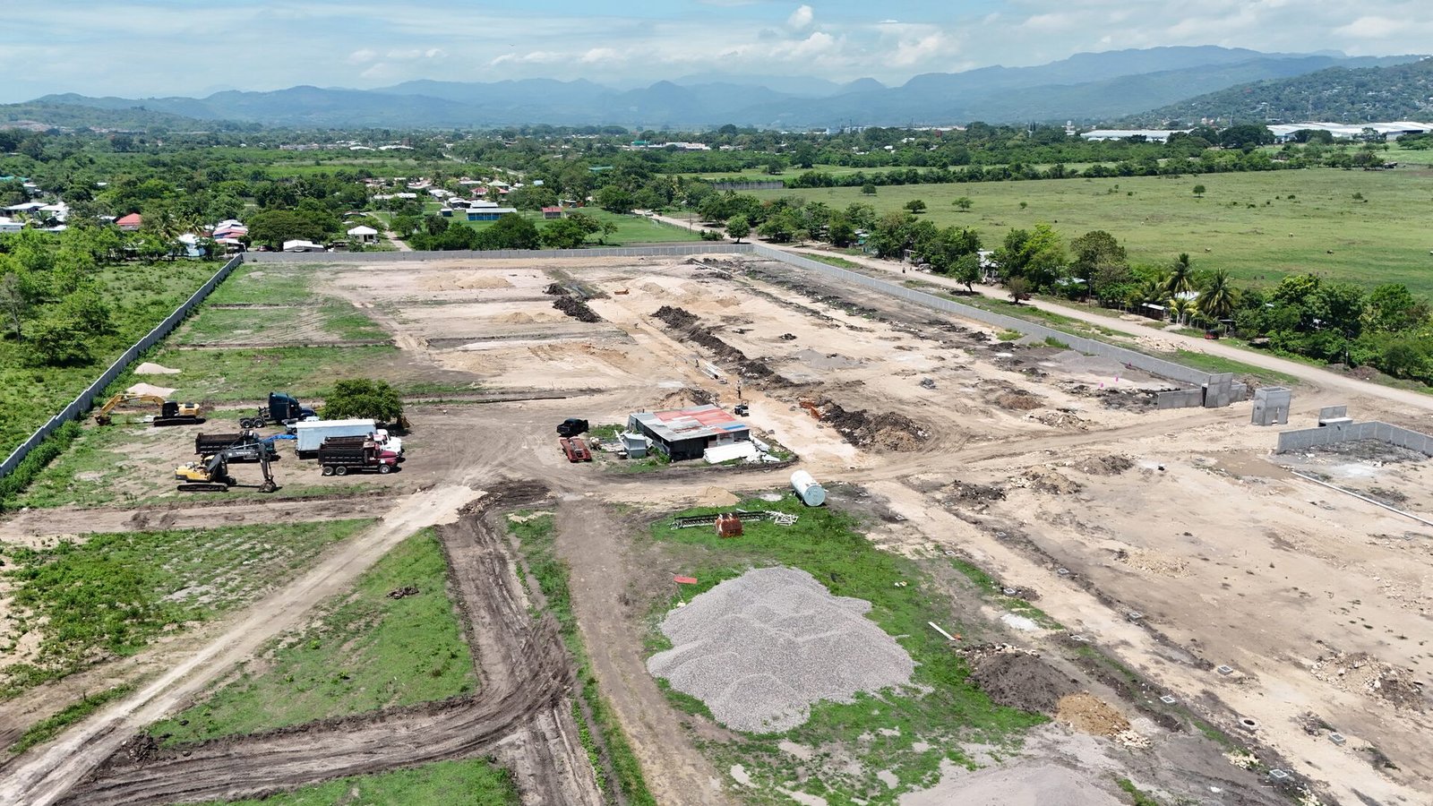 Galería de Urbanizacion Residencial La Arboleda, Villanueva, Cortes
